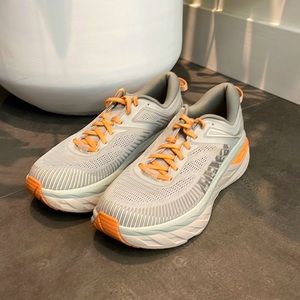 W’s Hoka Bondi running shoes